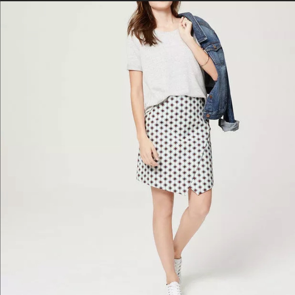 ๐HOSTPICK๐LOFT Asymmetrical Medallion Wrap Skirt - Picture 3 of 8
